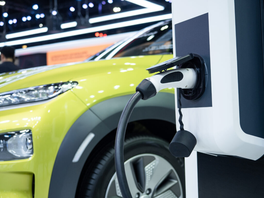 ¡Crecimiento récord en ventas de carros eléctricos en el primer trimestre del 2023!